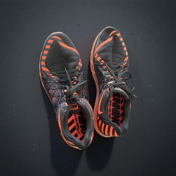 Nike Air Max 2015 "Hot Lava" Mens Size 11 Running Shoes Black Orange 746683-011 - Picture 3 of 16